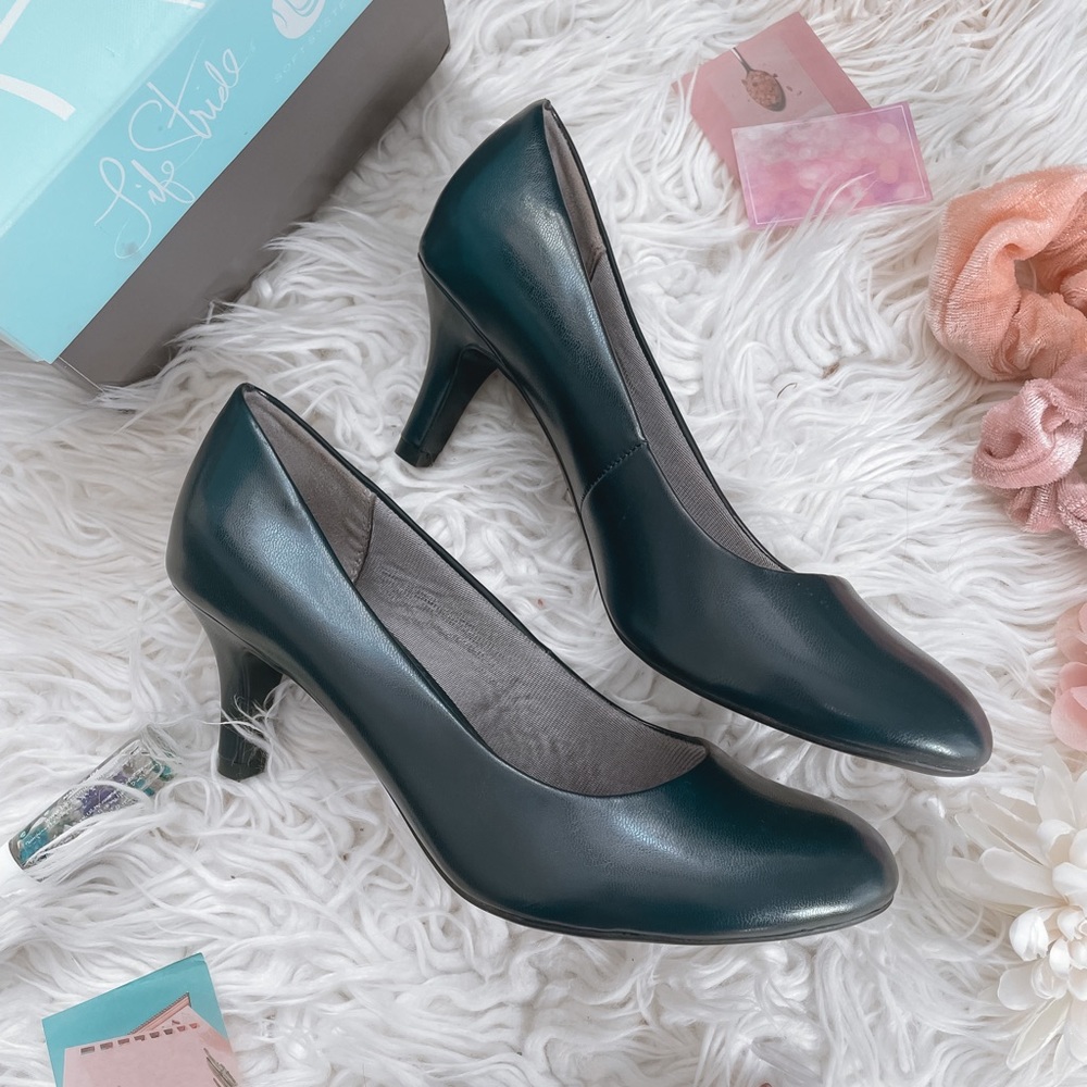 Vintage Life Stride Mid Pump Heels